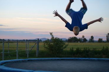 Få sunde børn med en havetrampolin